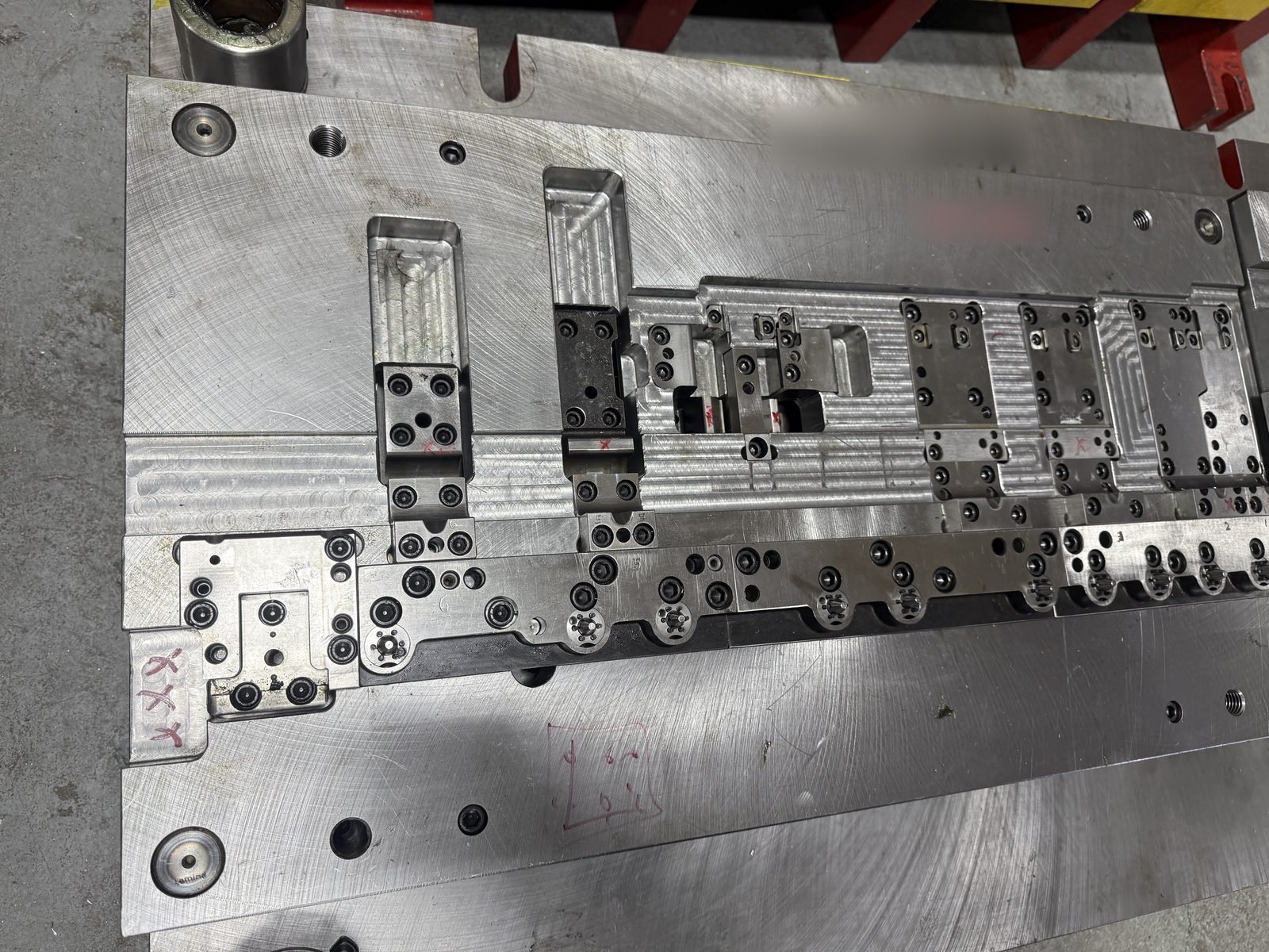 Progressive die stations